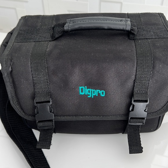 Camera and Camcorder Bag - Picture 2 of 11